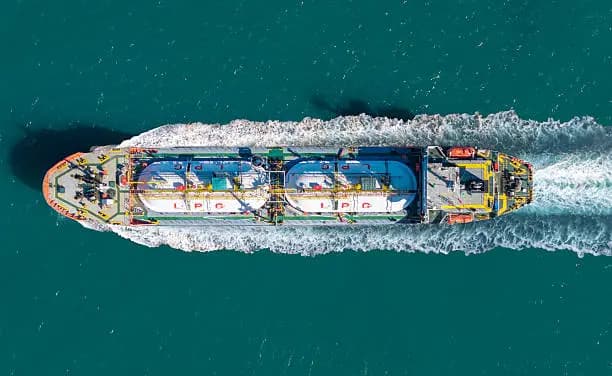 Green Ammonia for Maritime Fuel and Fertilizer: Assessing the 2026 Project Pipeline
